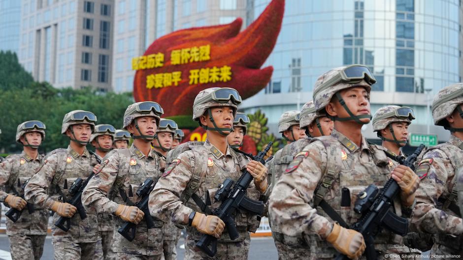 China's Xi hosts Putin, Kim at Beijing military parade DW 09/03/2025
