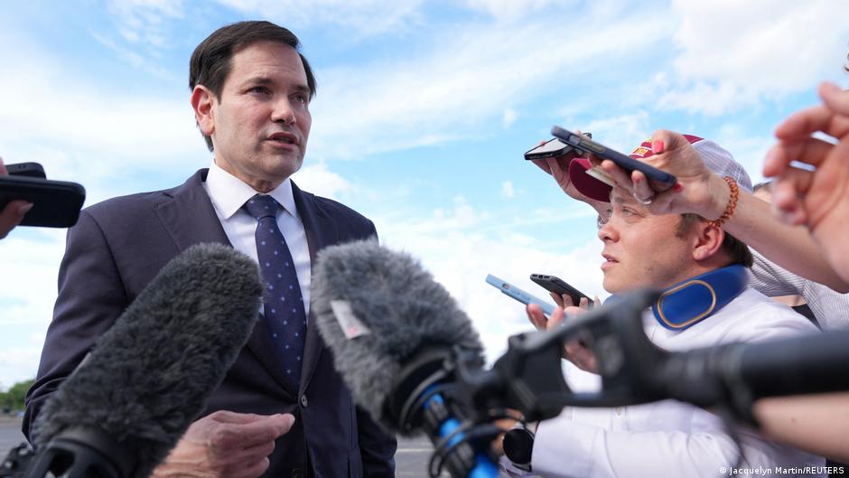 Marco Rubio viaja a Roma para reencauzar relación con el papa