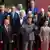 En primera fila (de izquierda a derecha), el presidente ruso Vladimir Putin, el anfitrión chino Xi Jinping, la primera dama Peng Liyuan y el norcoreano Kim Jong-un posan para una foto de grupo junto a otros invitados antes del desfile militar.