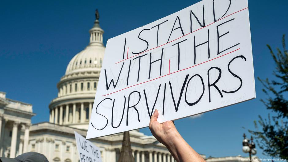 US: Epstein accusers call for release of files – DW – 09/04/2025