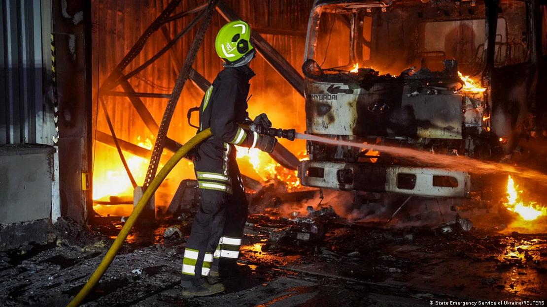 Bomberos tratan de apagar un incendio tras un ataque ruso en Odesa. (4.09.2025). Bomberos tratan de apagar un incendio tras un ataque ruso en Odesa. (4.09.2025).