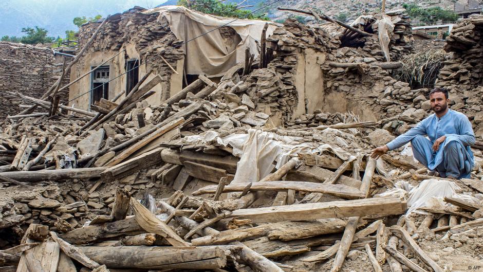 Afghanistan earthquake death toll tops 2,200 – DW – 09/04/2025