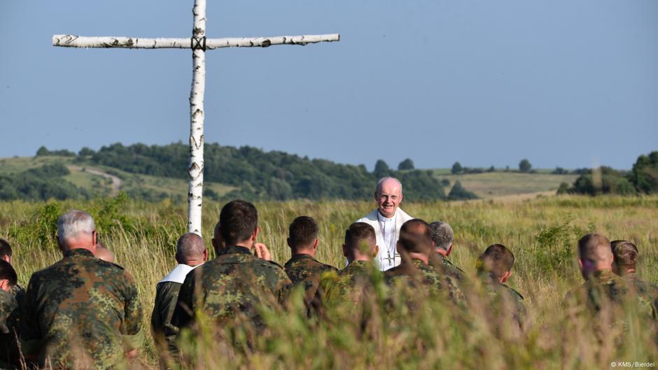 Milit-rbischof-zu-Bundeswehr-und-Kriegsgefahr-gro-e-Sorgen