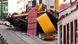 El funicular Gloria de Lisboa quedó totalmente destruido tras el impacto al descarrilarse en plena calle de Lisboa. El funicular Gloria de Lisboa quedó totalmente destruido tras el impacto al descarrilarse en plena calle de Lisboa.