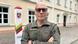 O general Rustamas Liubajevas, do exército da Lituânia e da Otan, aparece com uniforme militar, óculos escuros e braços cruzados, olhando para a câmera.