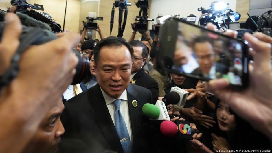 Anutin Charnvirakul new Thai PM as Thaksin jets off  DW  09/05/2025