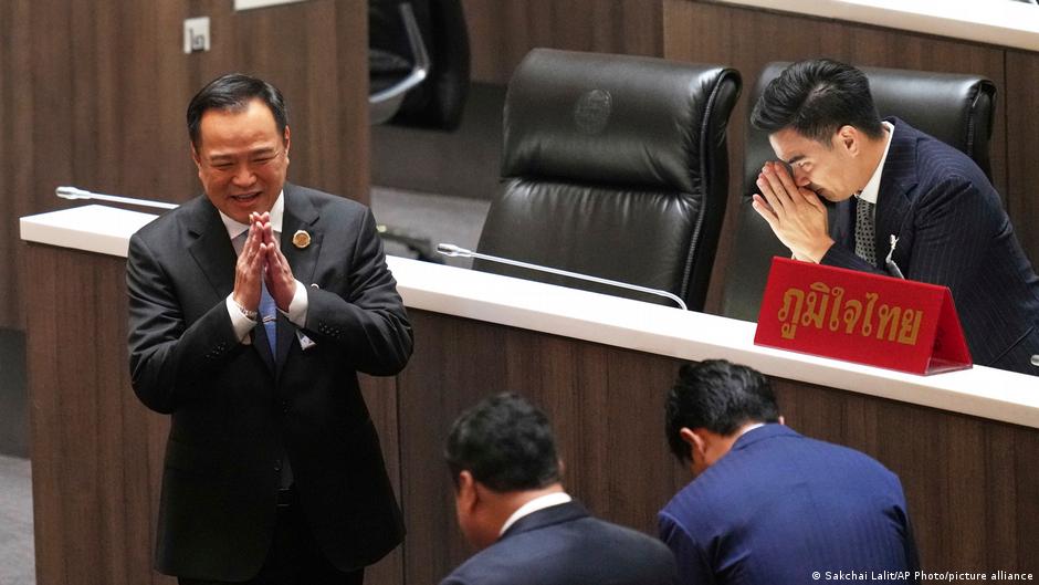 Thailands Parlament vollzieht den Machtwechsel