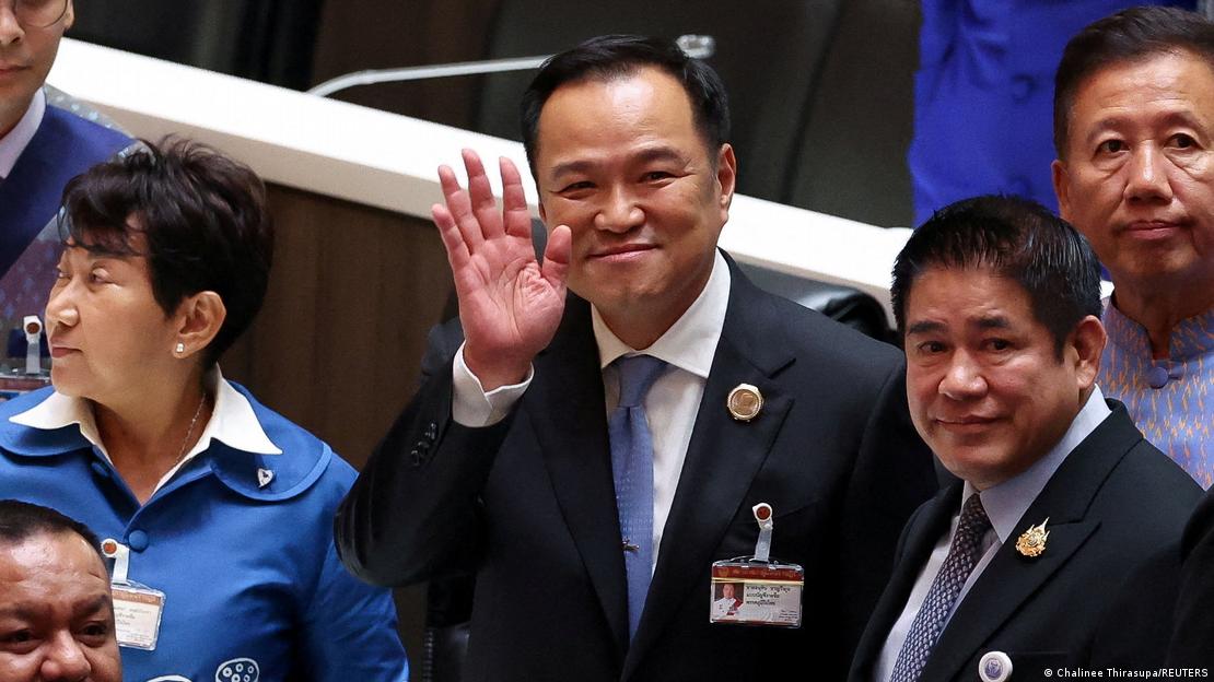 Anutin Charnvirakul, el nuevo primer ministro de Tailandia, en el Parlamento tailandés tras haber resultado electo. (5.09.2025).