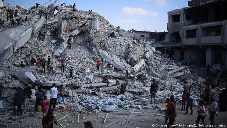 Middle East: Israeli military steps up attacks in Gaza City