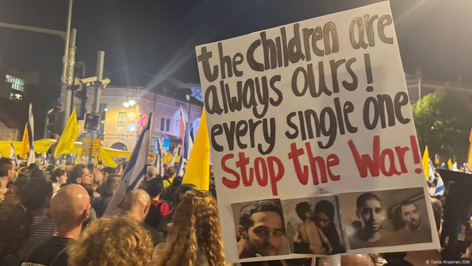 Među onima koji demonstrantriraju protiv rata u Gazi sve je više članova porodica izraelskih vojnika: oko 900 vojnika IDF poginulo je u ratu u Gazi u protekle dve godine