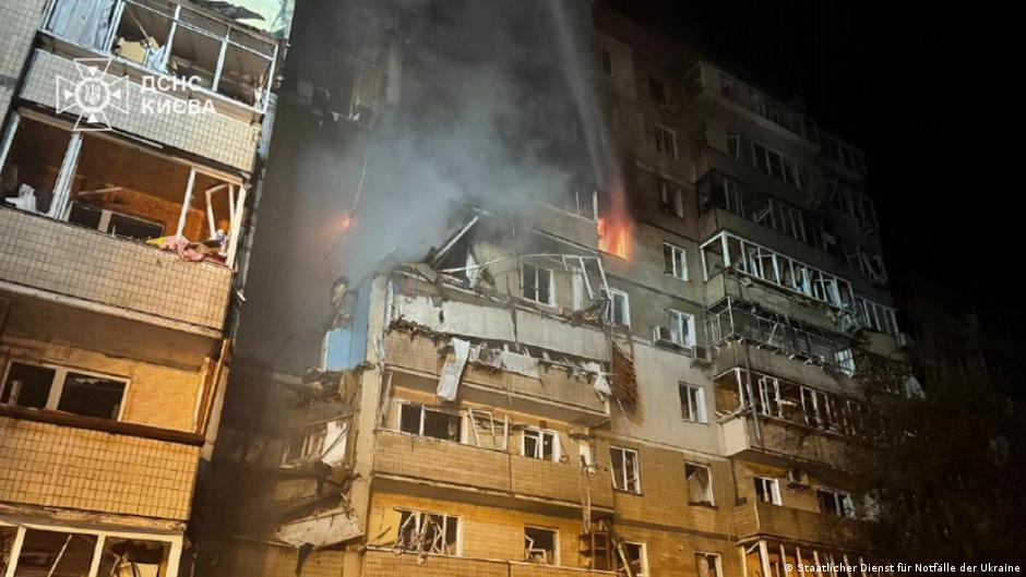 Масований удар РФ по Україні: у Києві двоє загиблих і горить адмінбудівля