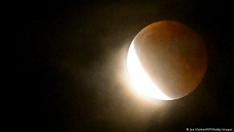 2026 stargazing: Eclipses, meteor showers and supermoons