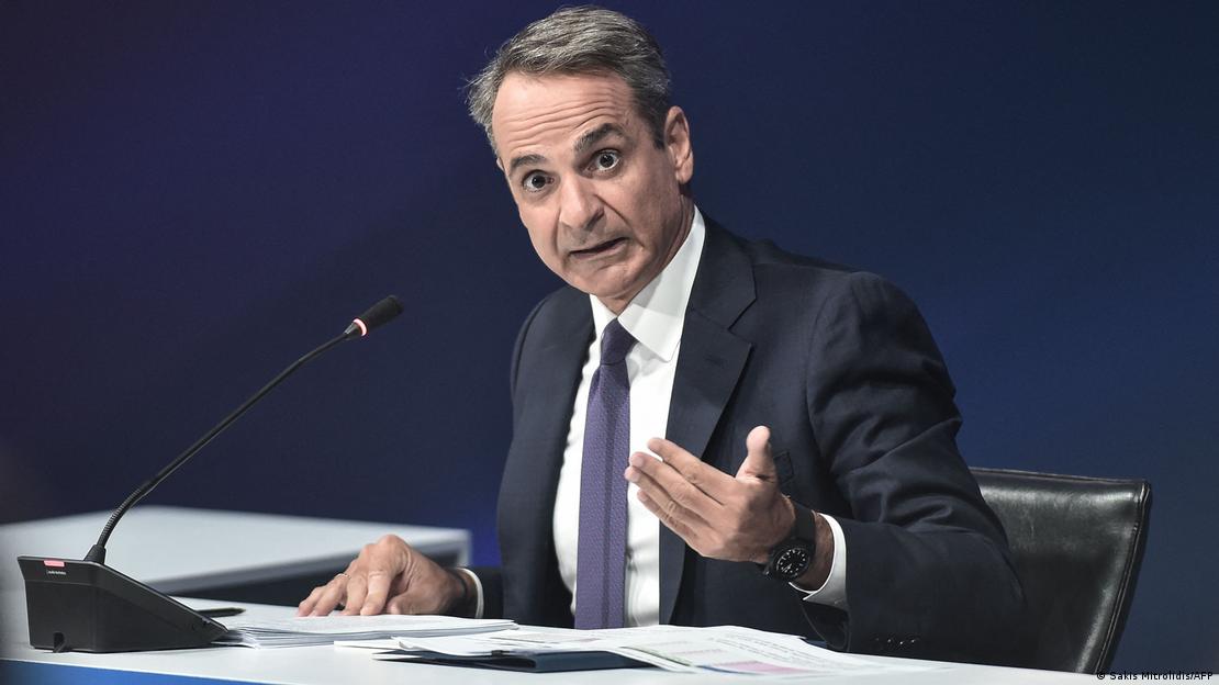 Kryeministri grek Kyriakos Mitsotakis duke folur