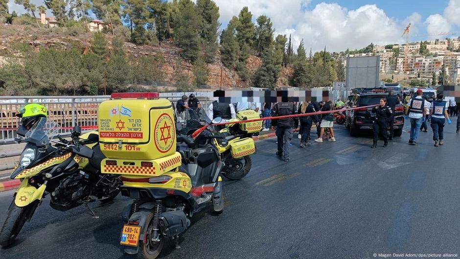 Israeli paramedics say at least 6 killed in Jerusalem attack DW 09/08/2025