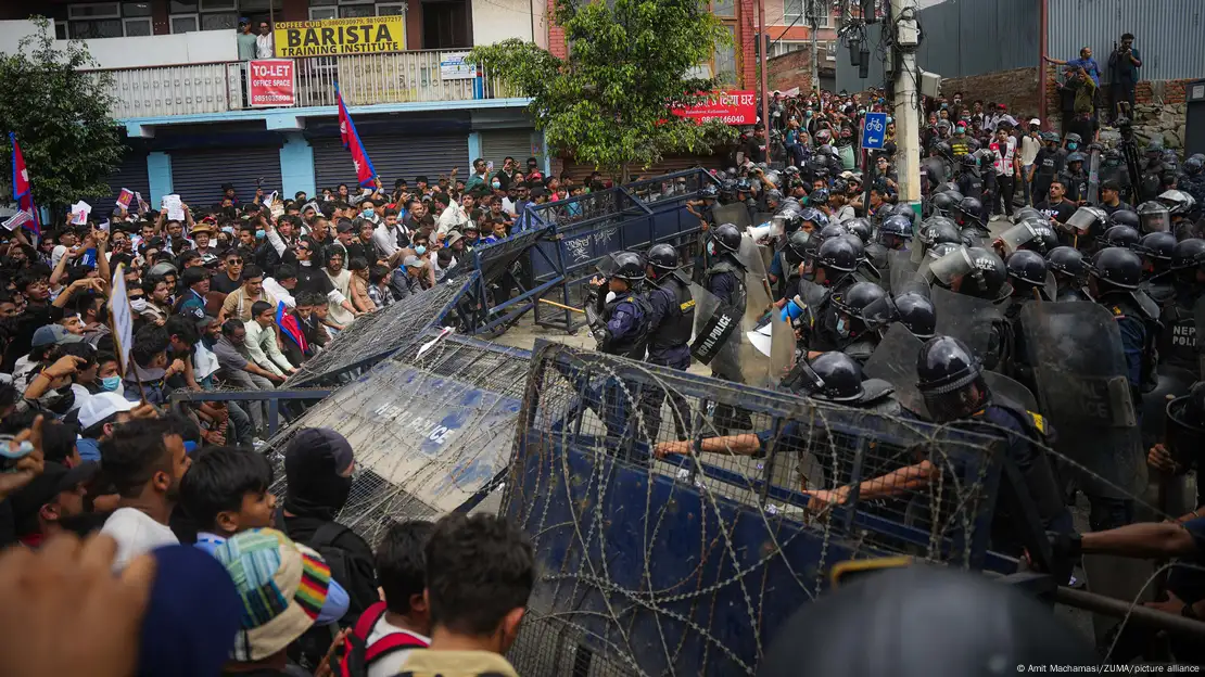 Violencia en protestas de la "Generación Z" en Nepal – DW – 08/09/2025