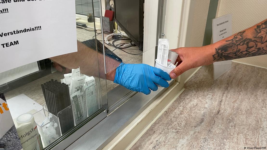 Выдача стерильных шприцев наркозависимым 