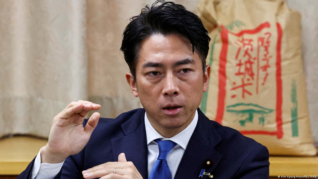 图为小泉进次郎