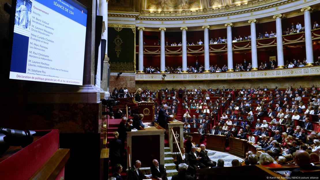 Assembleia Nacional francesa durante sessão parlamentar Assembleia Nacional francesa durante sessão parlamentar