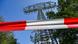 Abgesperrter beschädigter Strommast Abgesperrter beschädigter Strommast