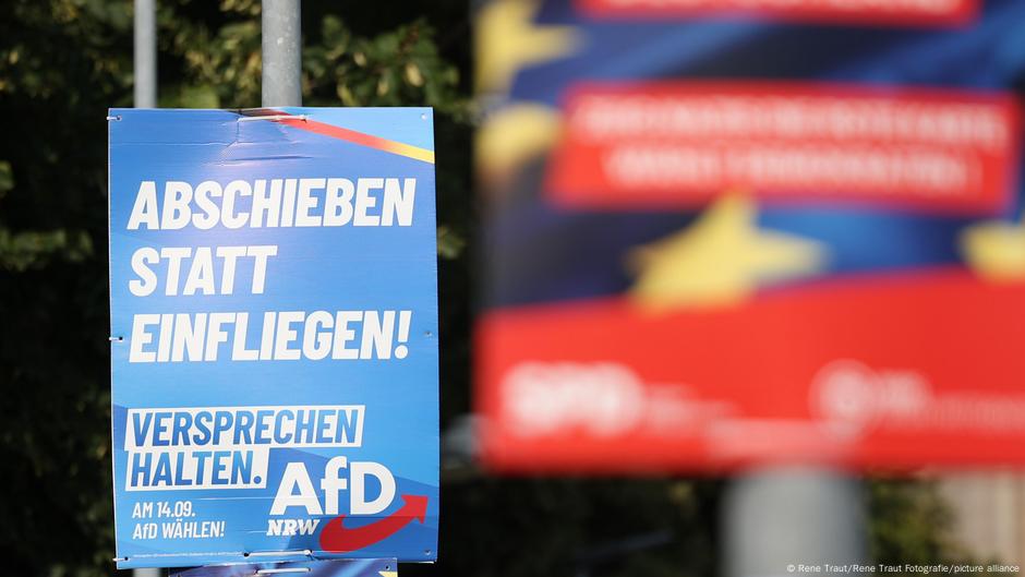 Izborni plakat AfD - Deportacije umesto dovođenja avionom