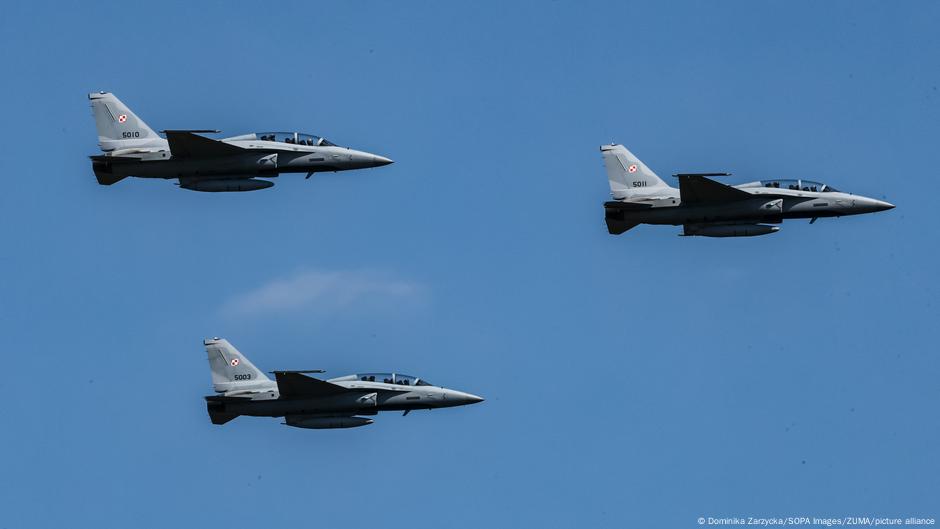 Poland downs drones after Russian airspace violation – DW – 09/10/2025