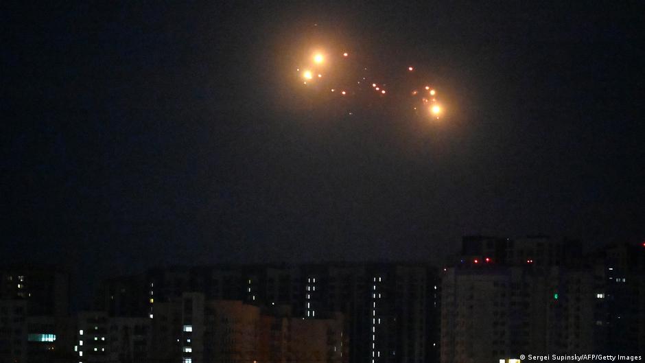 Комбінований удар: 704 ракети і дрони, влучання у 29 місцях – DW – 06.12.2025