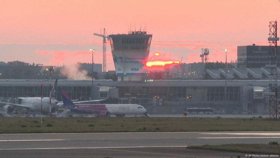 Bezbednost na prvom mestu: Letovi na aerodromu u Varšavi privremeno su bili obustavljeni