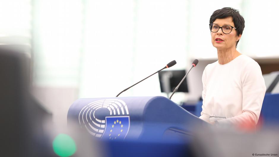 Komesarka EU za proširenje Marta Kos govori o situaciji u Srbiji pred poslanicima Evropskog parlamenta u Strazburu 9. septembra