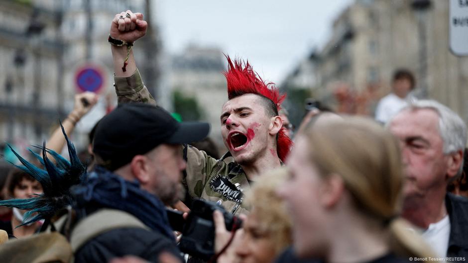 Demonstracije pod sloganom „Hajde da blokiramo sve“ u blizini železničke stanice Sever u Parizu