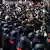 Vista aérea: choque entre la Policía y una multitud de manifestantes en París, este 10 de septiembre de 2025.