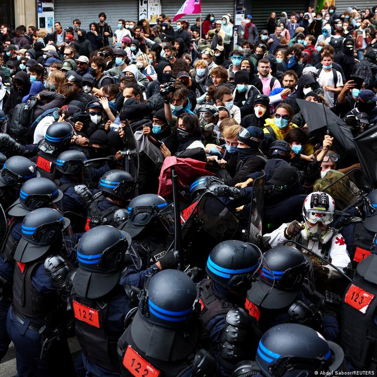 Protesta y bloqueo: Policía desaloja universidades de París