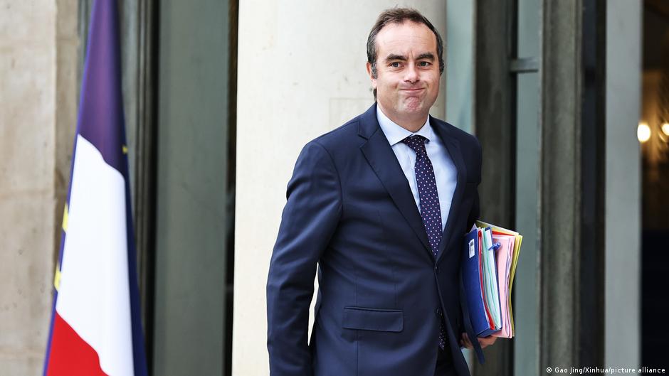 Francia enfrenta un gobierno continuista y una sociedad en disputa: ¿se puede sostener la austeridad sin consenso?