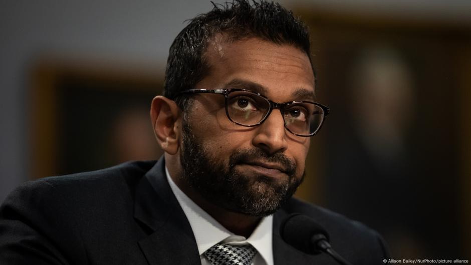 Former FBI leaders sue Trump administration over firings  – DW – 09/10/2025