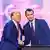 US-Präsident Donald Trump und der ermordete Aktivist Charlie Kirk gemeinsam auf der Bühne, reichen sich die Hand