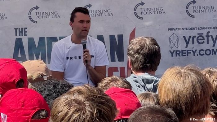 Postagens sobre morte de Charlie Kirk provocam demissões nos EUA