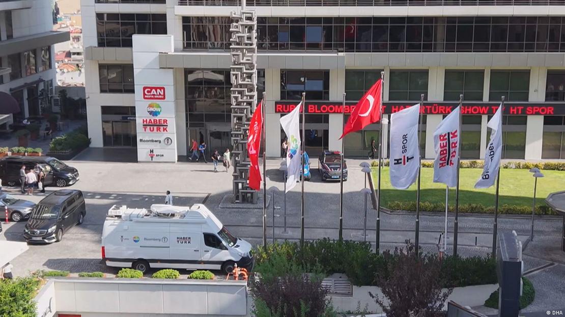 Bünyesinde Habertürk ve Show TV'yi barındıran Can Holding'in Taksim'deki medya merkezi Bünyesinde Habertürk ve Show TV'yi barındıran Can Holding'in Taksim'deki medya merkezi