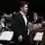Lahav Shani vor einem Orchester