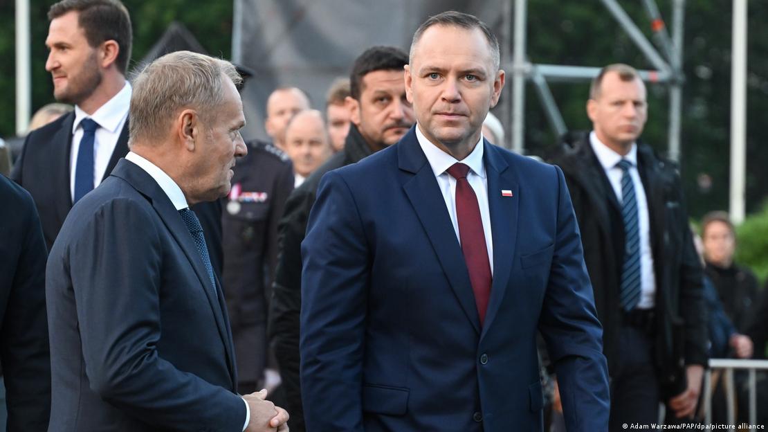 Ambos vestidos con trajes oscuros: Karol Nawroki, presidente de Polonia, en imagen de archivo, junto al primer ministro, Donald Tusk. Ambos vestidos con trajes oscuros: Karol Nawroki, presidente de Polonia, en imagen de archivo, junto al primer ministro, Donald Tusk.