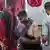 Un hombre palestino es atendido en un hospital.