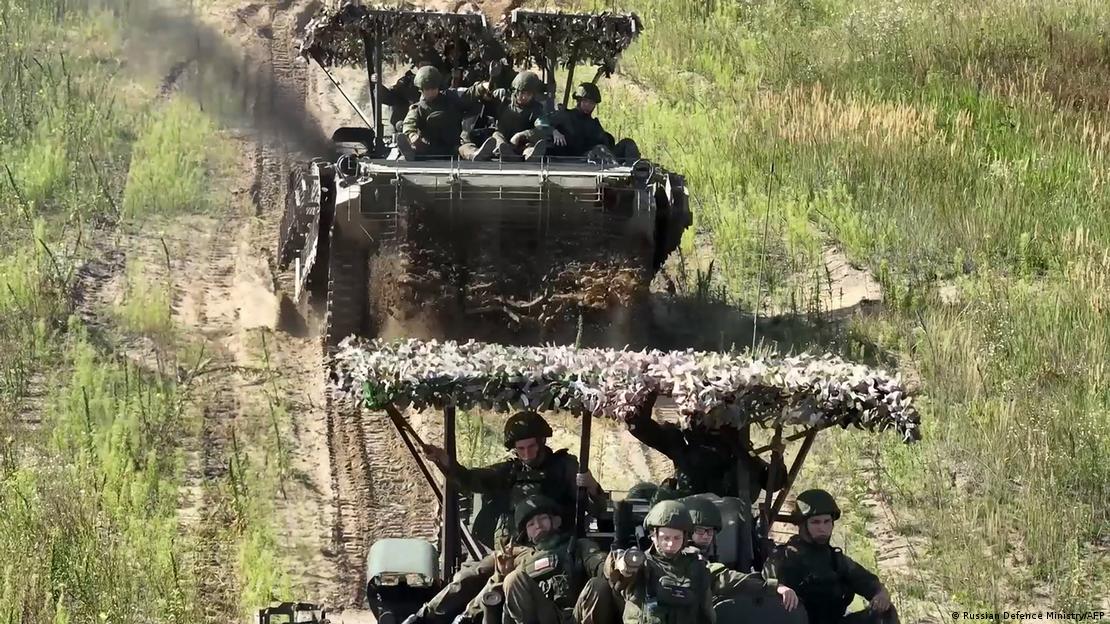 Captura de video tomada de una filmación publicada por el Ministerio de Defensa de Rusia el 12 de septiembre de 2025, muestra a las Fuerzas Armadas Rusas participando en los ejercicios militares conjuntos Zapad-2025 (Oeste-2025) de las fuerzas armadas de la Federación de Rusia y la República de Bielorrusia en un lugar no revelado. Captura de video tomada de una filmación publicada por el Ministerio de Defensa de Rusia el 12 de septiembre de 2025, muestra a las Fuerzas Armadas Rusas participando en los ejercicios militares conjuntos Zapad-2025 (Oeste-2025) de las fuerzas armadas de la Federación de Rusia y la República de Bielorrusia en un lugar no revelado.
