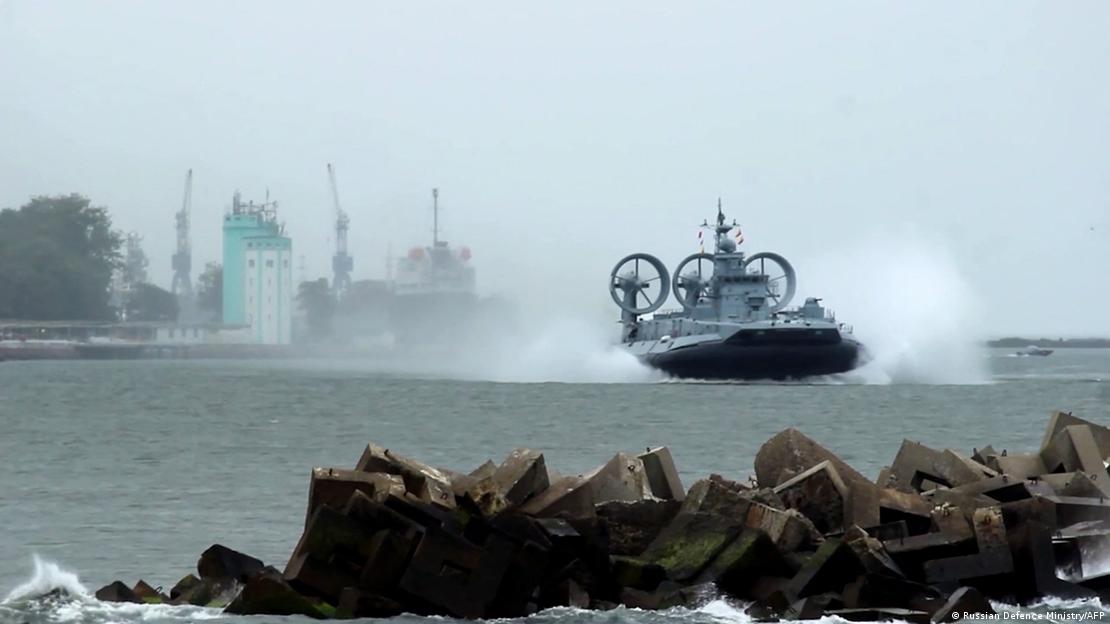 Imagen extraída de un video proporcionado por el Ejército ruso en el que fuerzas anfibias rusas participan en ejercicios conjuntos con el Ejército bielorruso en un lugar no especificado.