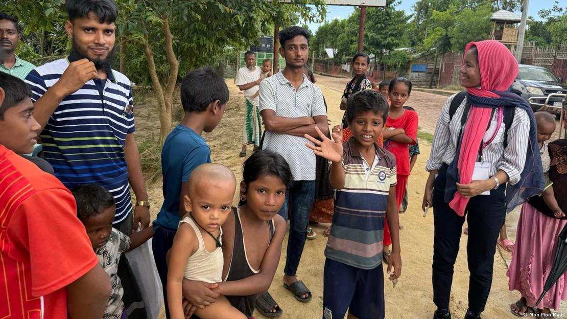 Myanmar journalists meet Rohingya refugees in Bangladesh