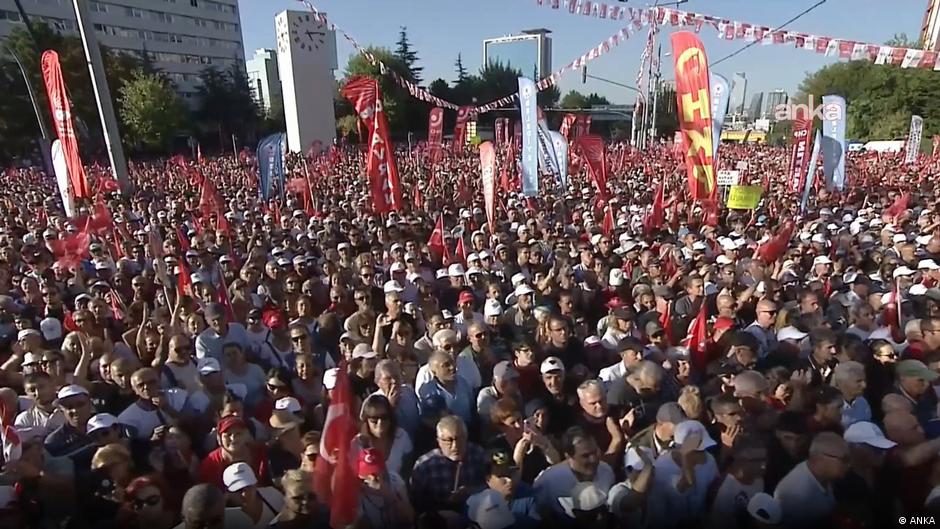 В Туреччині розпочалися масові антиурядові протести