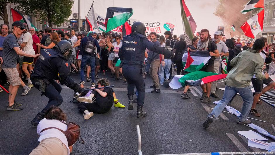 "فلسطين فازت" بطواف إسبانيا... أزمة بين مدريد وإسرائيل