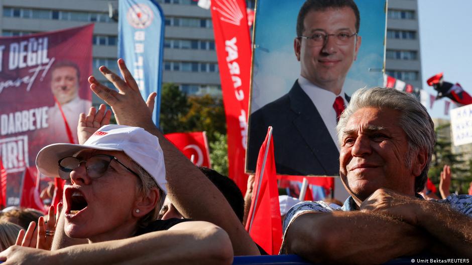 Turkey: 2,000-year jail sentence urged for Istanbul mayor  DW  11/11/2025