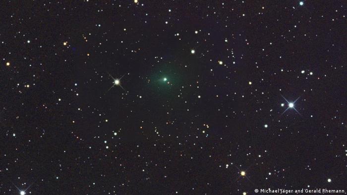 En septembre, la comète interstellaire 3I/ATLAS a connu un changement de couleur notable, passant du rougeâtre au vert émeraude.