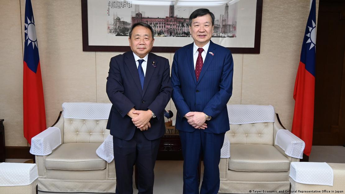 日本参议员石平在被中国制裁后不久，与台湾驻日代表李逸洋见面。