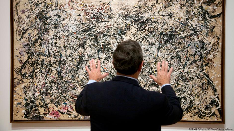 Científicos revelan el origen del azul intenso en un cuadro de Pollock después de 77 años