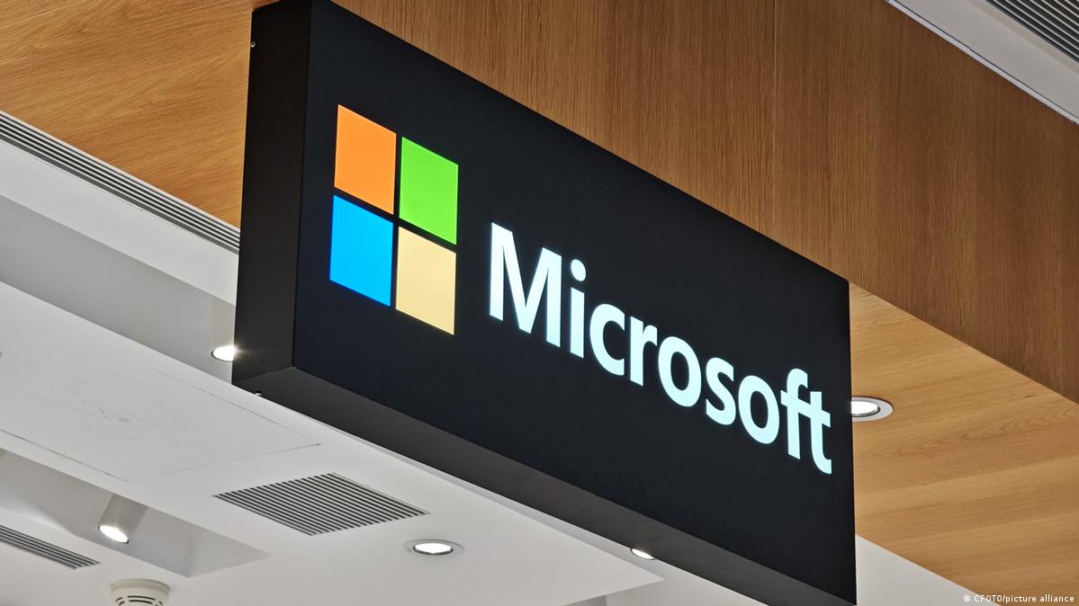 🎮 Xbox cuts 4,800 jobs, spins off studios 😱