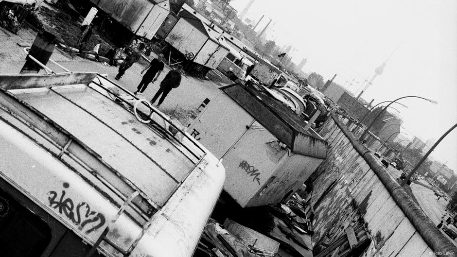 Kampersko naselje pored Berlinskog zida 1992.